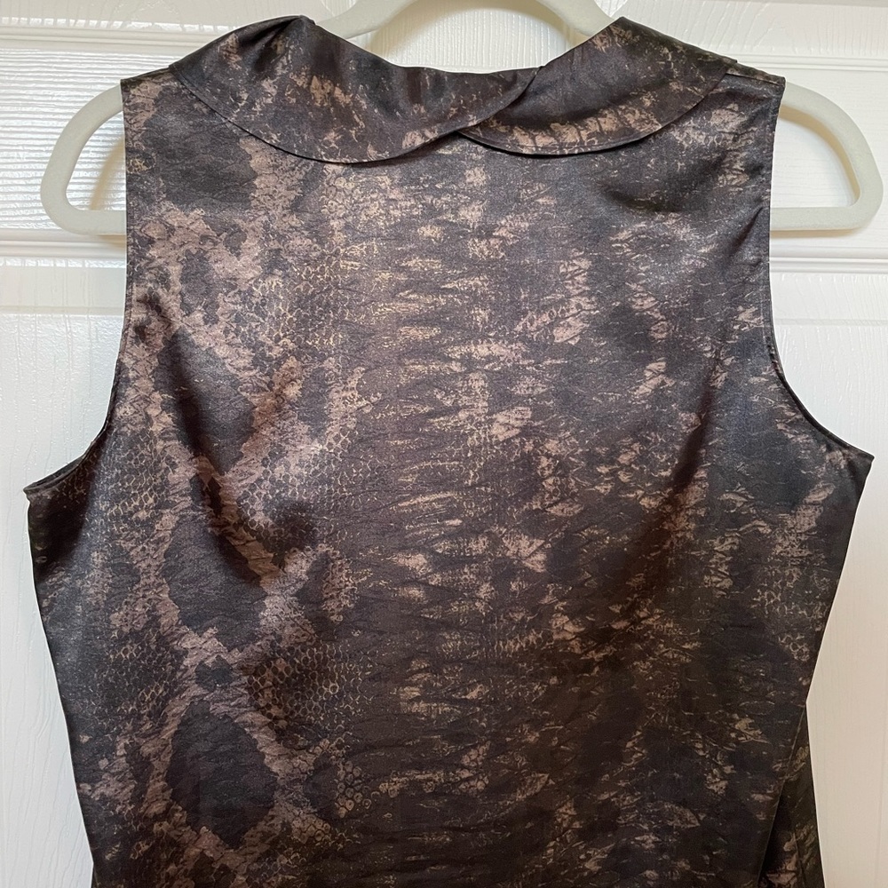 Tahari shell. Size Medium. - Picture 7 of 11